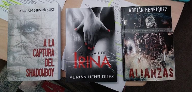 Novelas de Adrián Henríquez / Foto: Cortesía del entrevistado