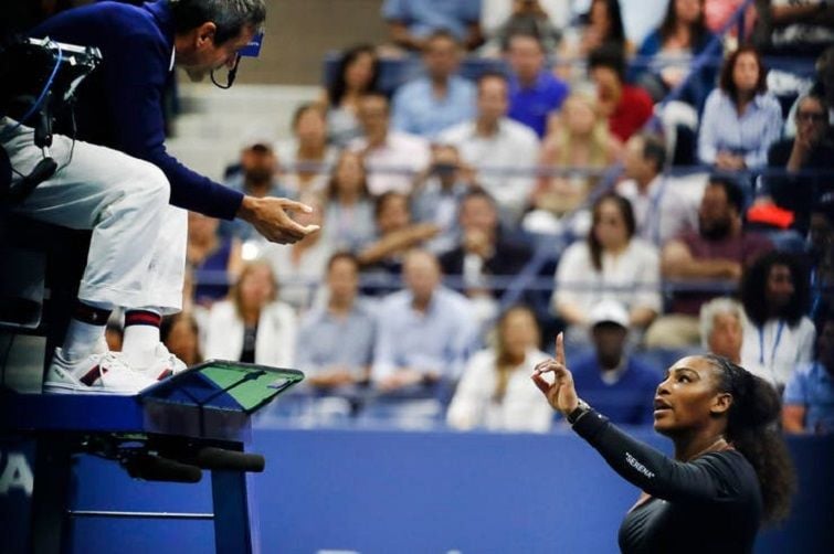 Serena Williams discute con el juez de silla Carlos Ramos. US Open 2018/ Foto: AP.
