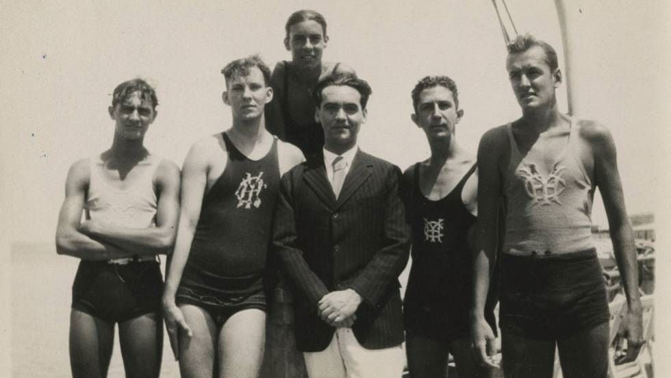 Lorca con amigos en el Habana Yacht Club (marzo de 1930).